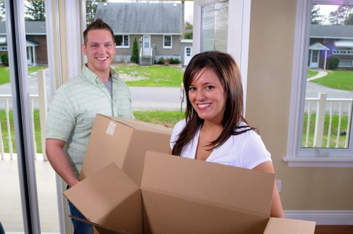 Local moving van servicing Ealing flats and apartment blocks